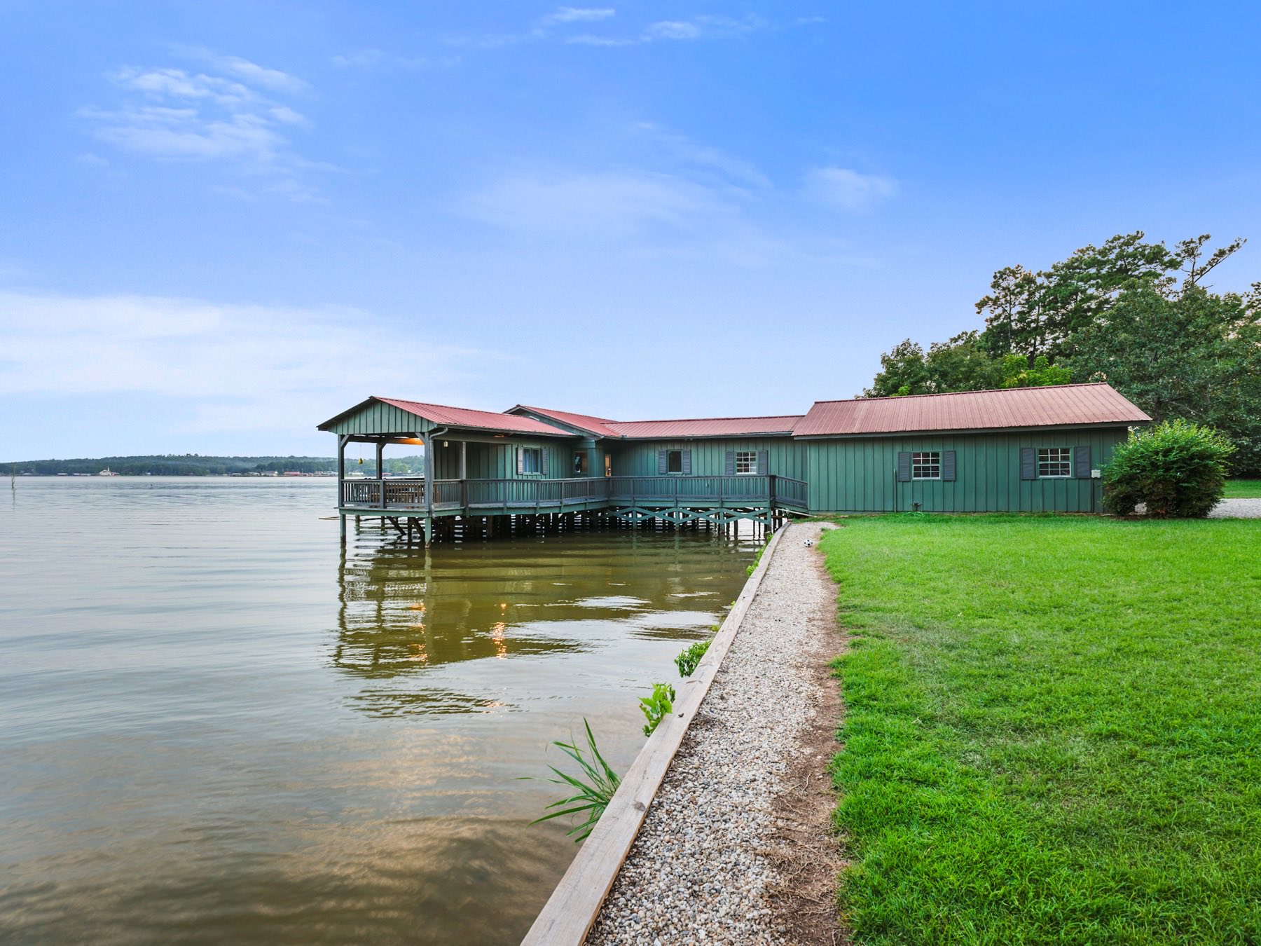 Waterfront custom build by Q&A Construction